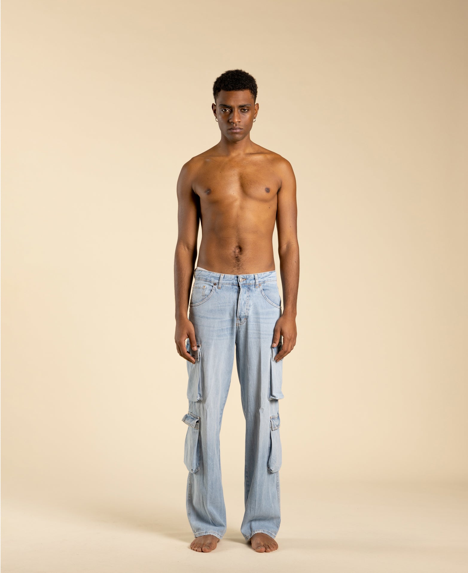 Jean cargo à jambes larges avec un léger effet délavé