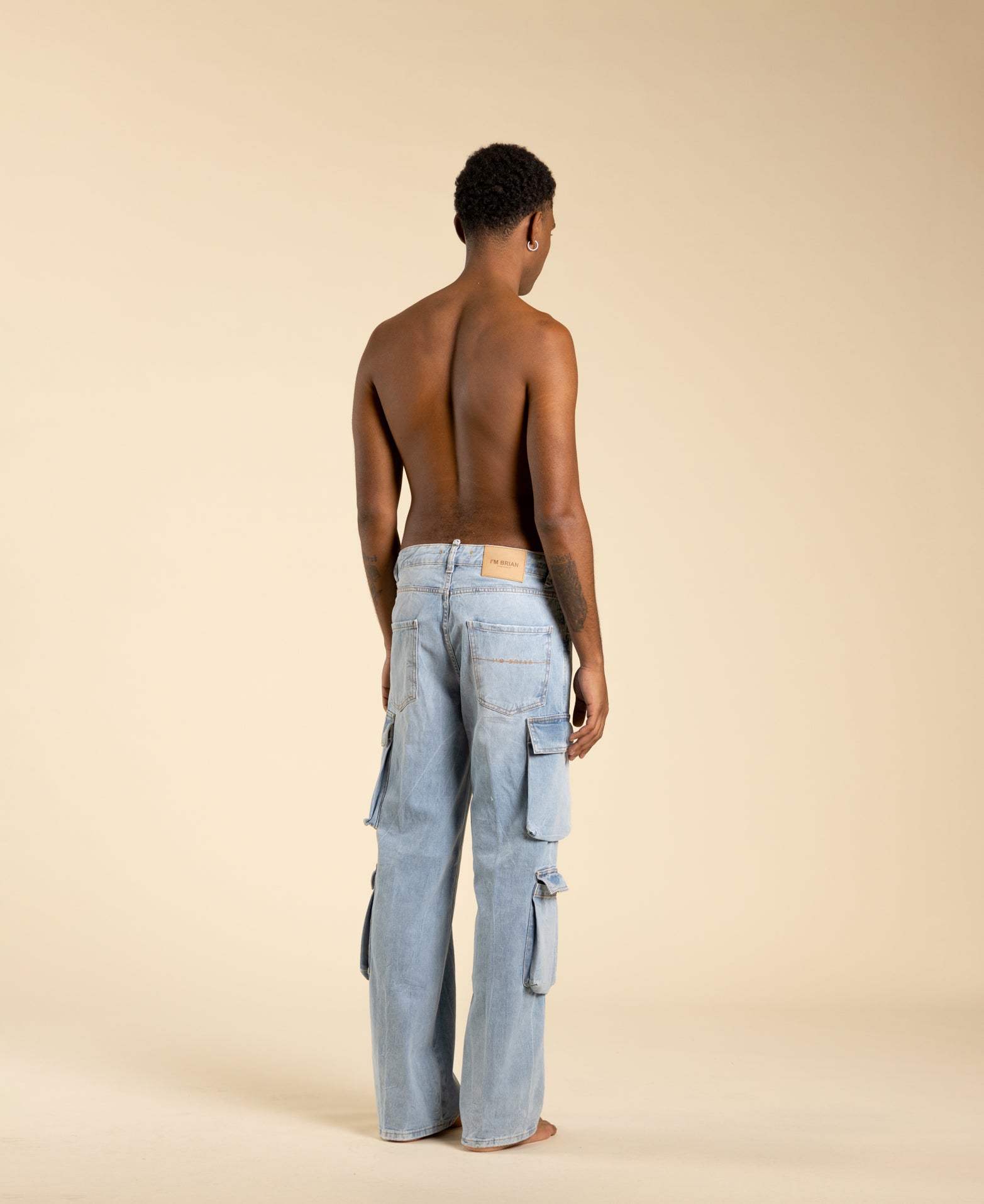 Jean cargo à jambes larges avec un léger effet délavé