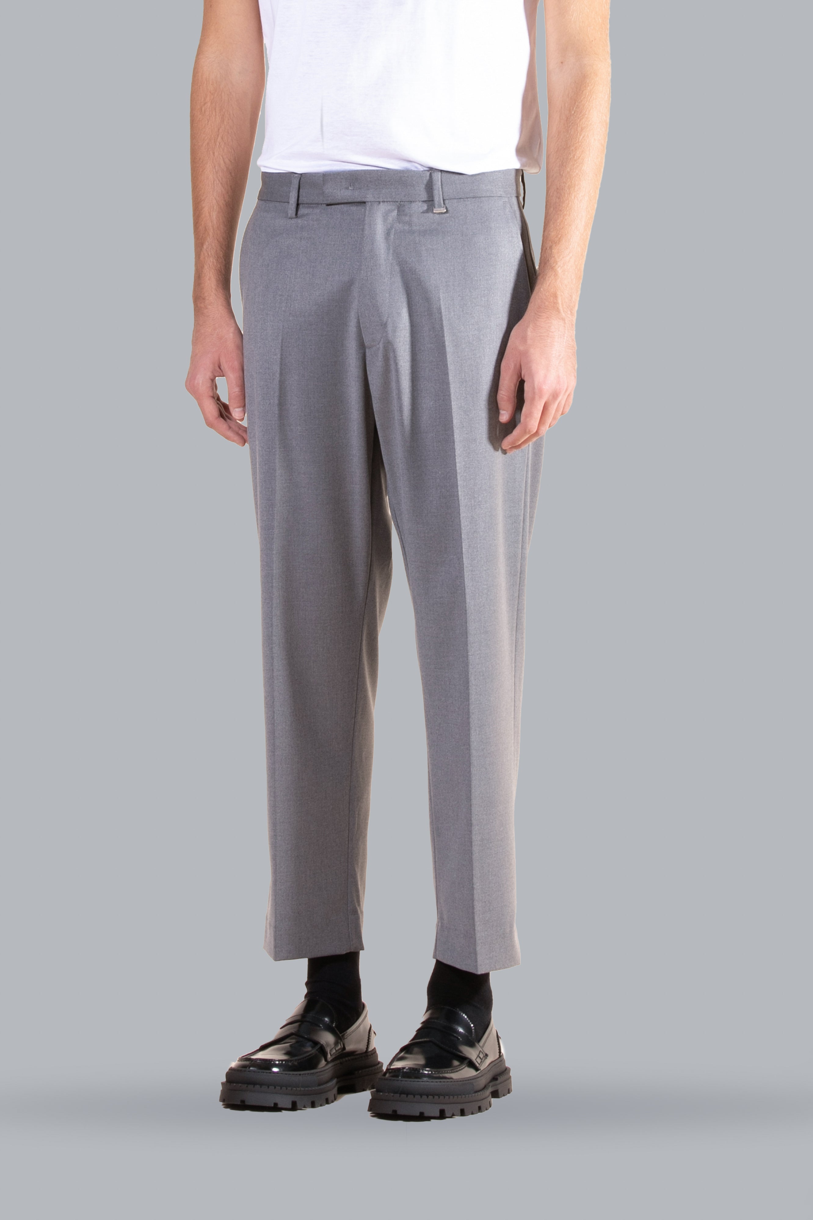 Pantalon coupe droite avec poches arrière - Gris