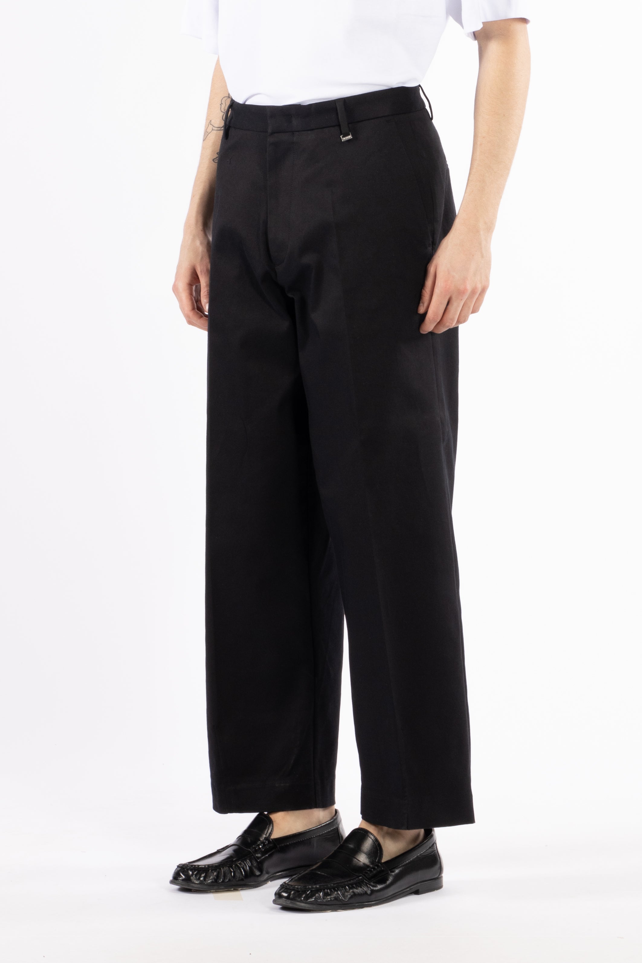 Pantalone in cotone pince al fondo - Nero