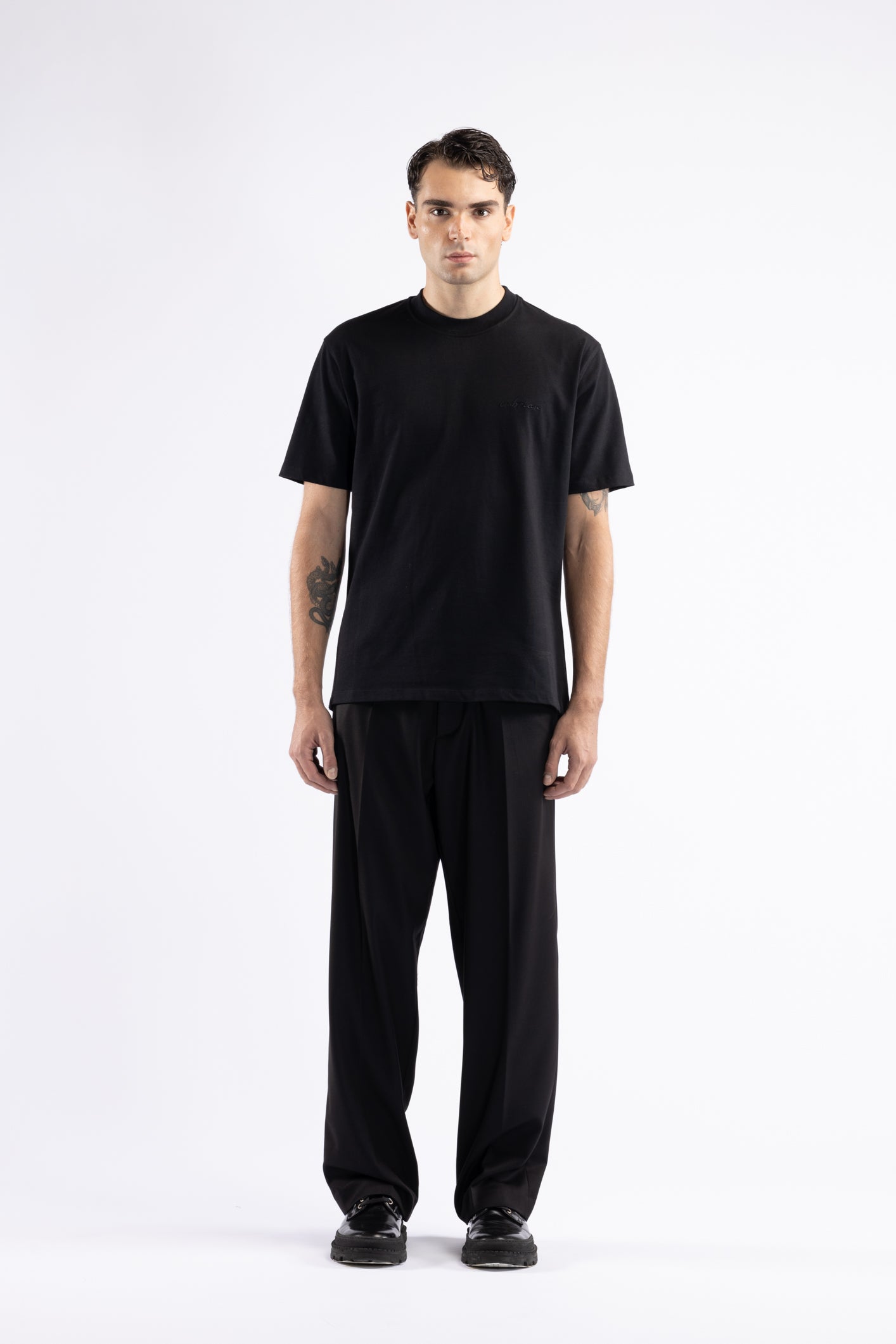 T-shirt in cotone regolare - Nero