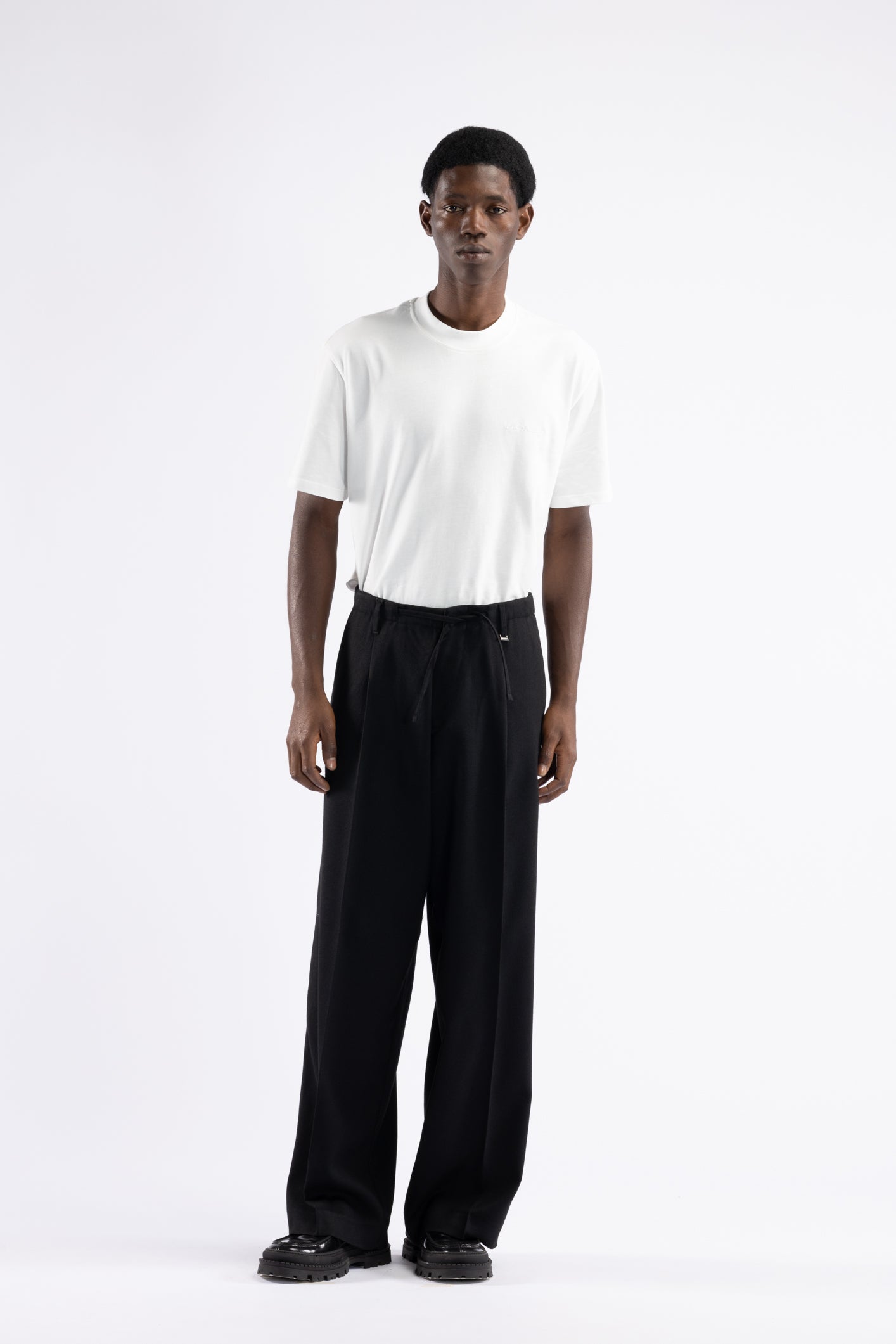 Pantalone fondo largo con coulisse in vita - Nero