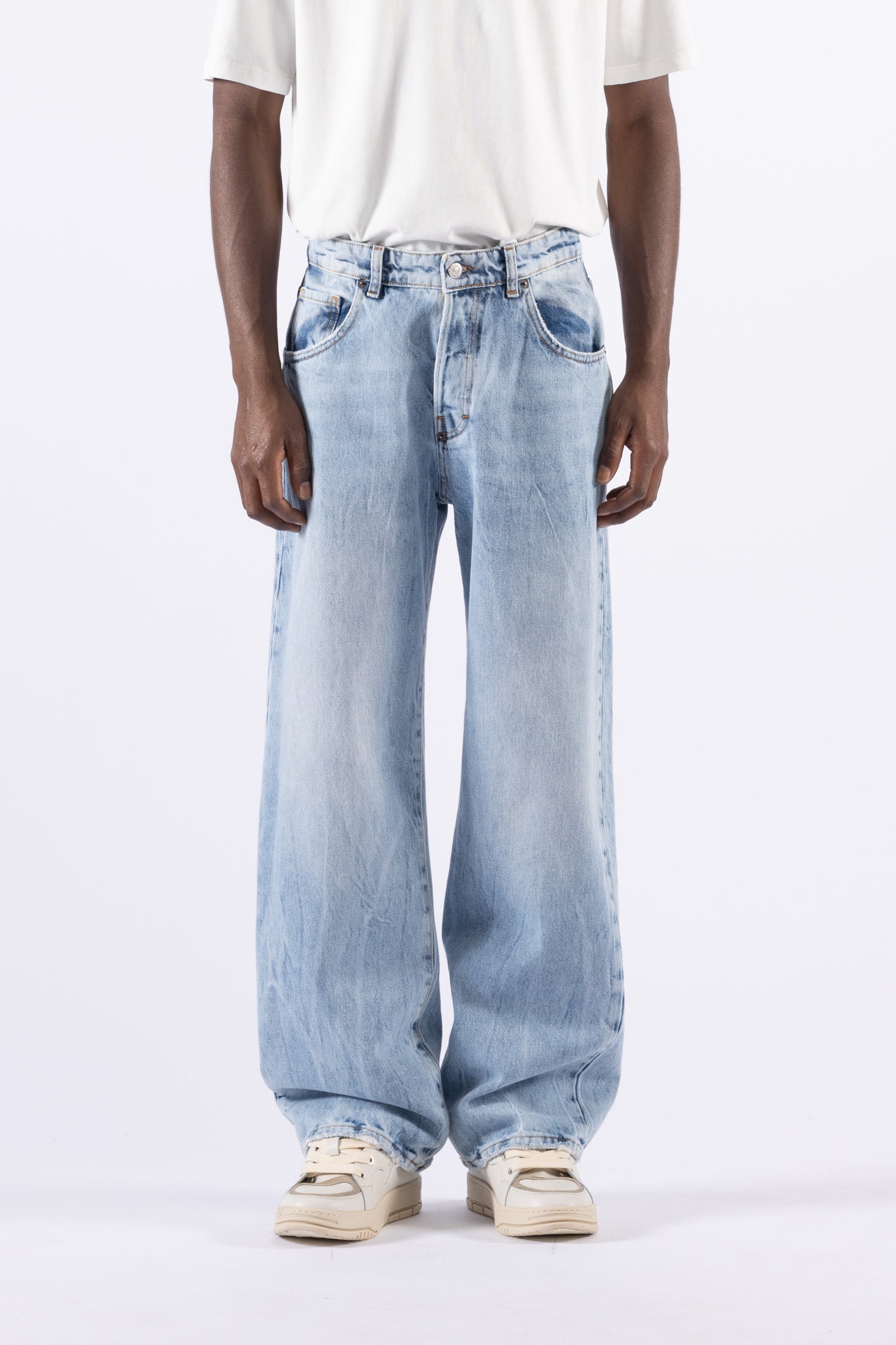 Jeans gamba larga in denim chiaro