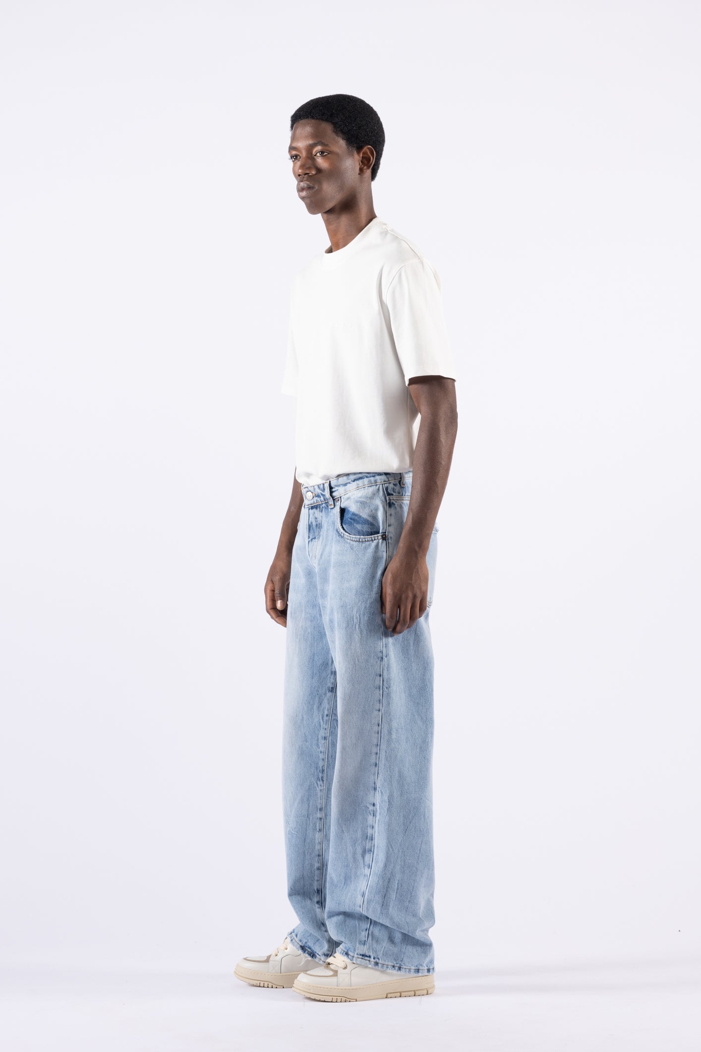 Jeans gamba larga in denim chiaro