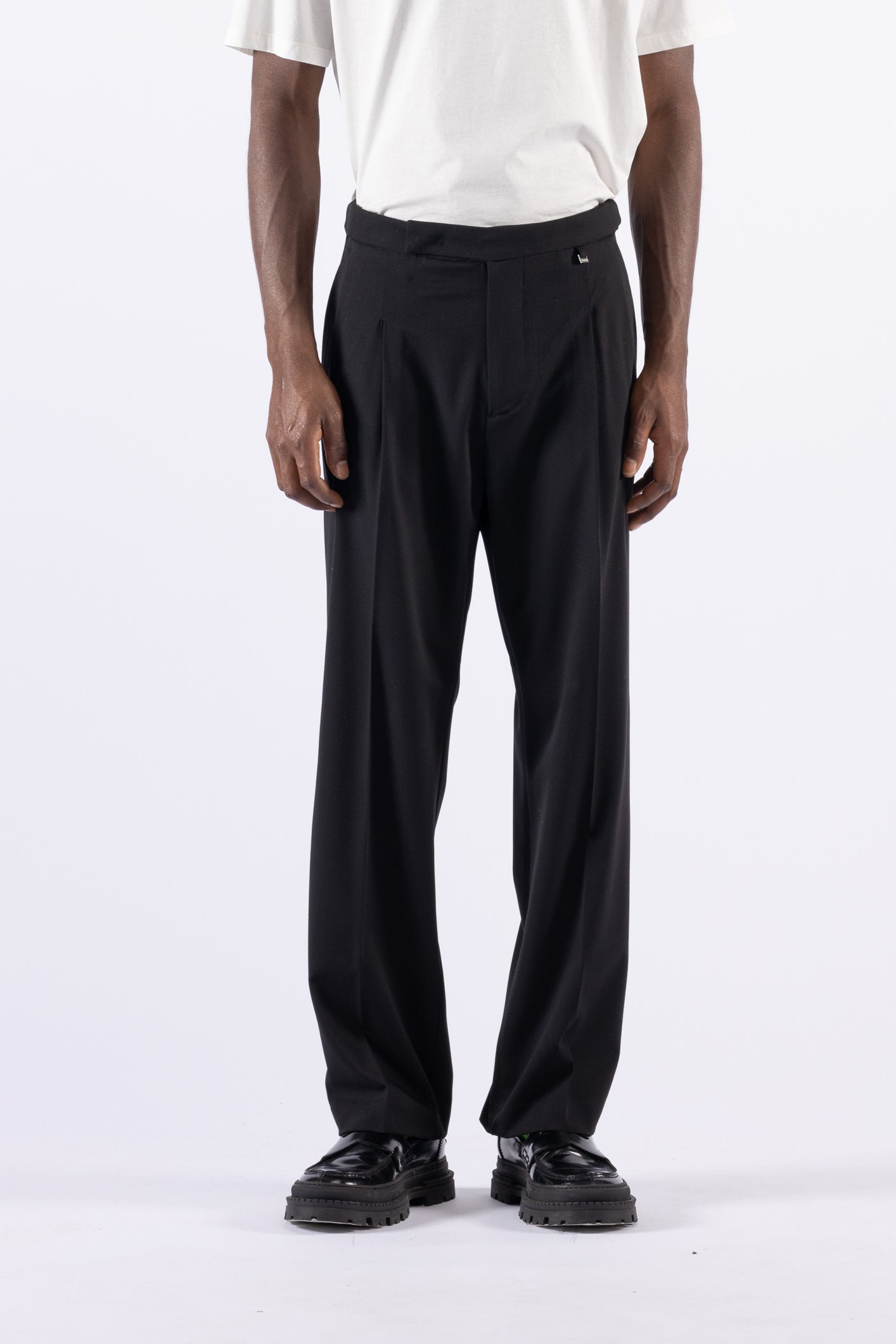 Pantalone con pinces gamba dritta - Nero