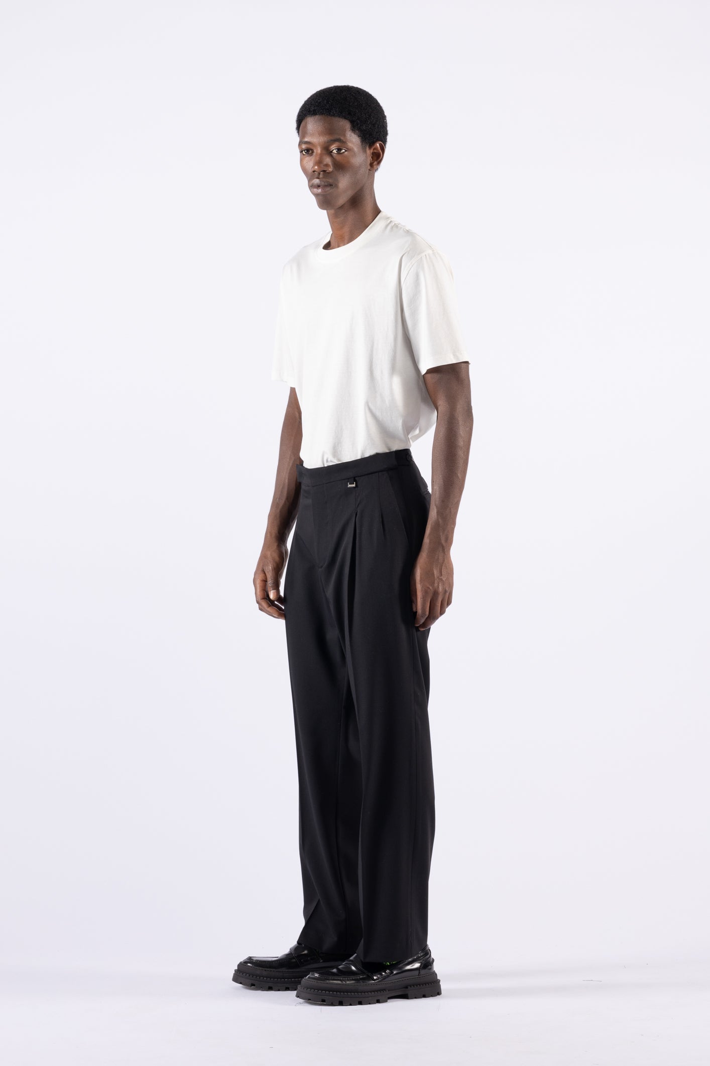 Pantalone con pinces gamba dritta - Nero