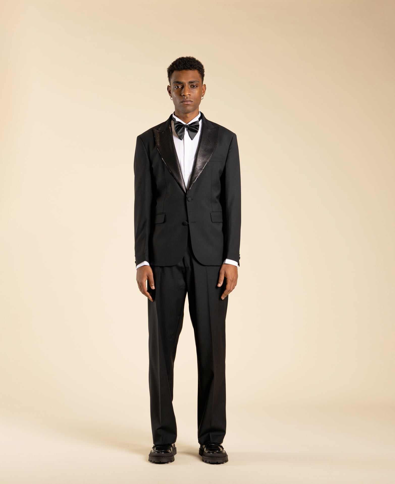 Veste à simple boutonnage avec revers à paillettes