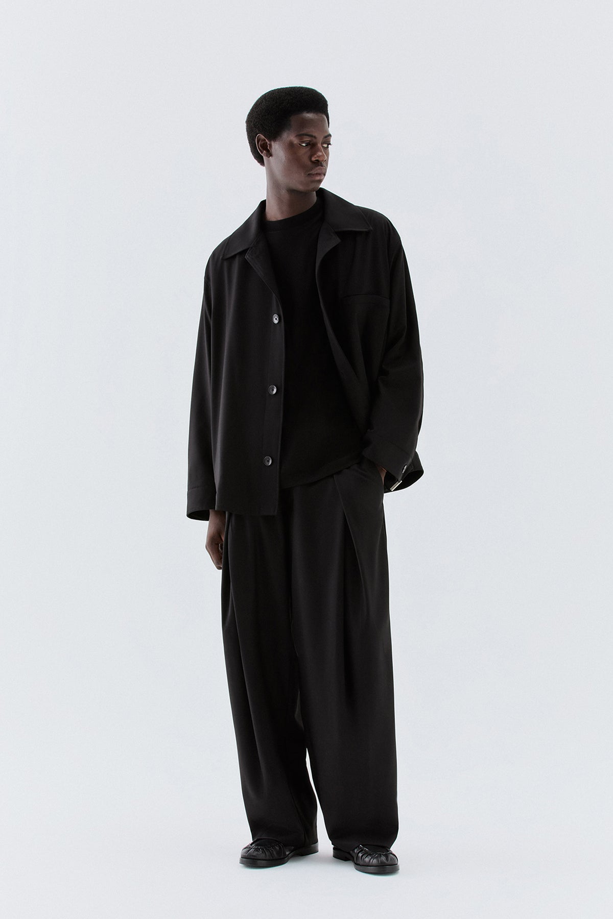 Pantaloni larghi con pinces avanti - Nero