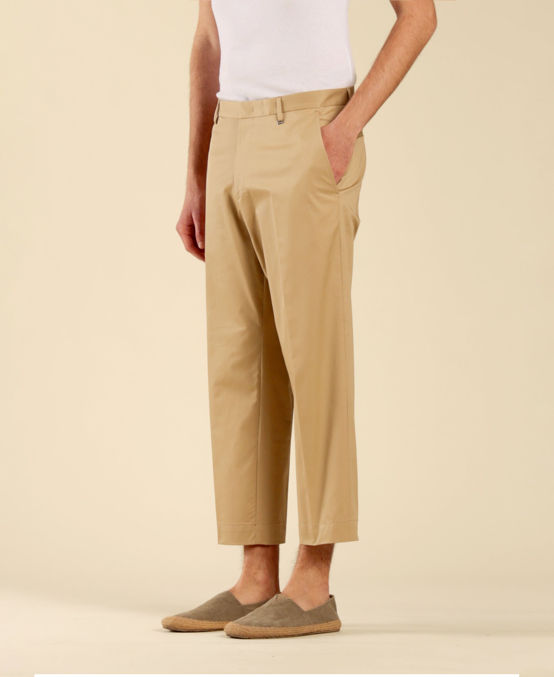 Pantalon en coton beige à poches américaines