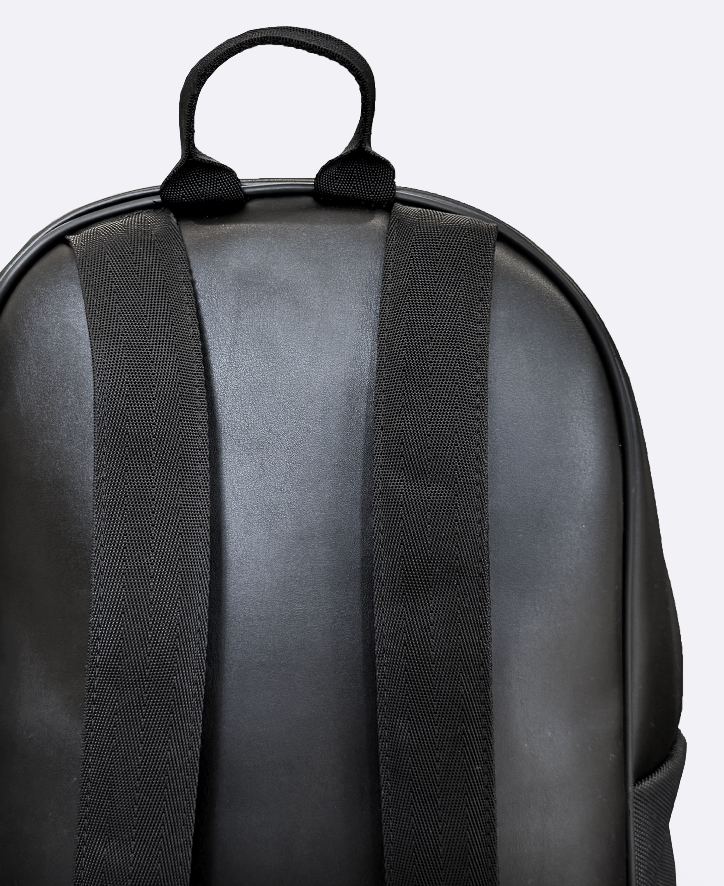 Sac à dos en cuir écologique avec logo en métal noir mat