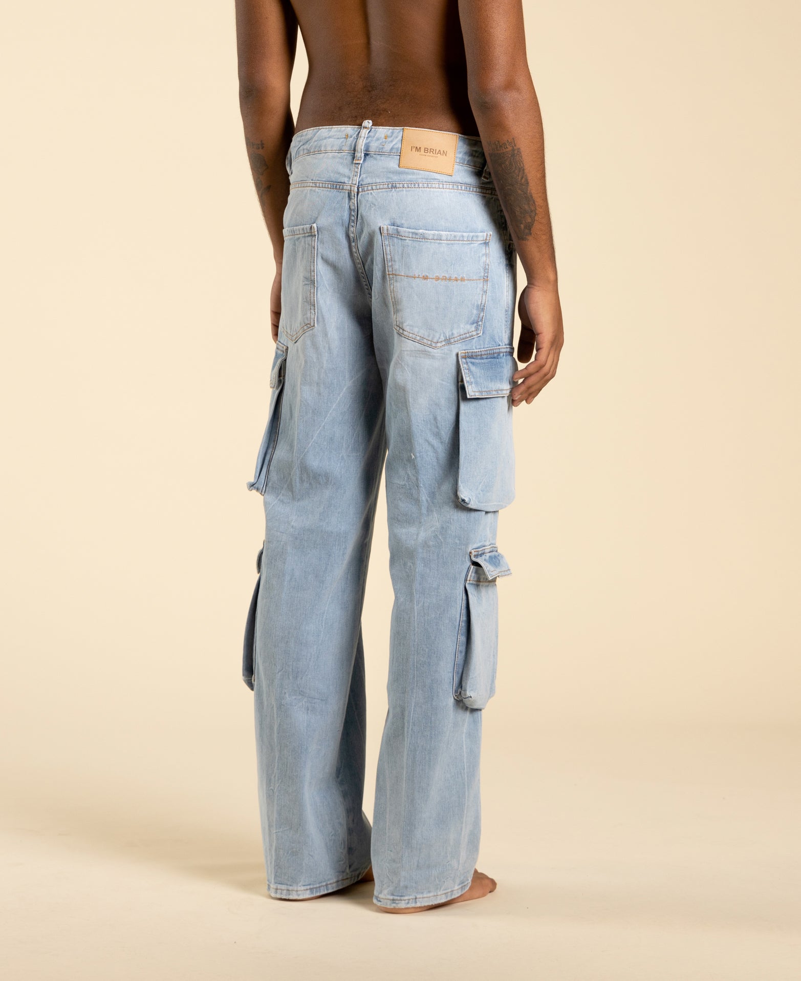 Jean cargo à jambes larges avec un léger effet délavé