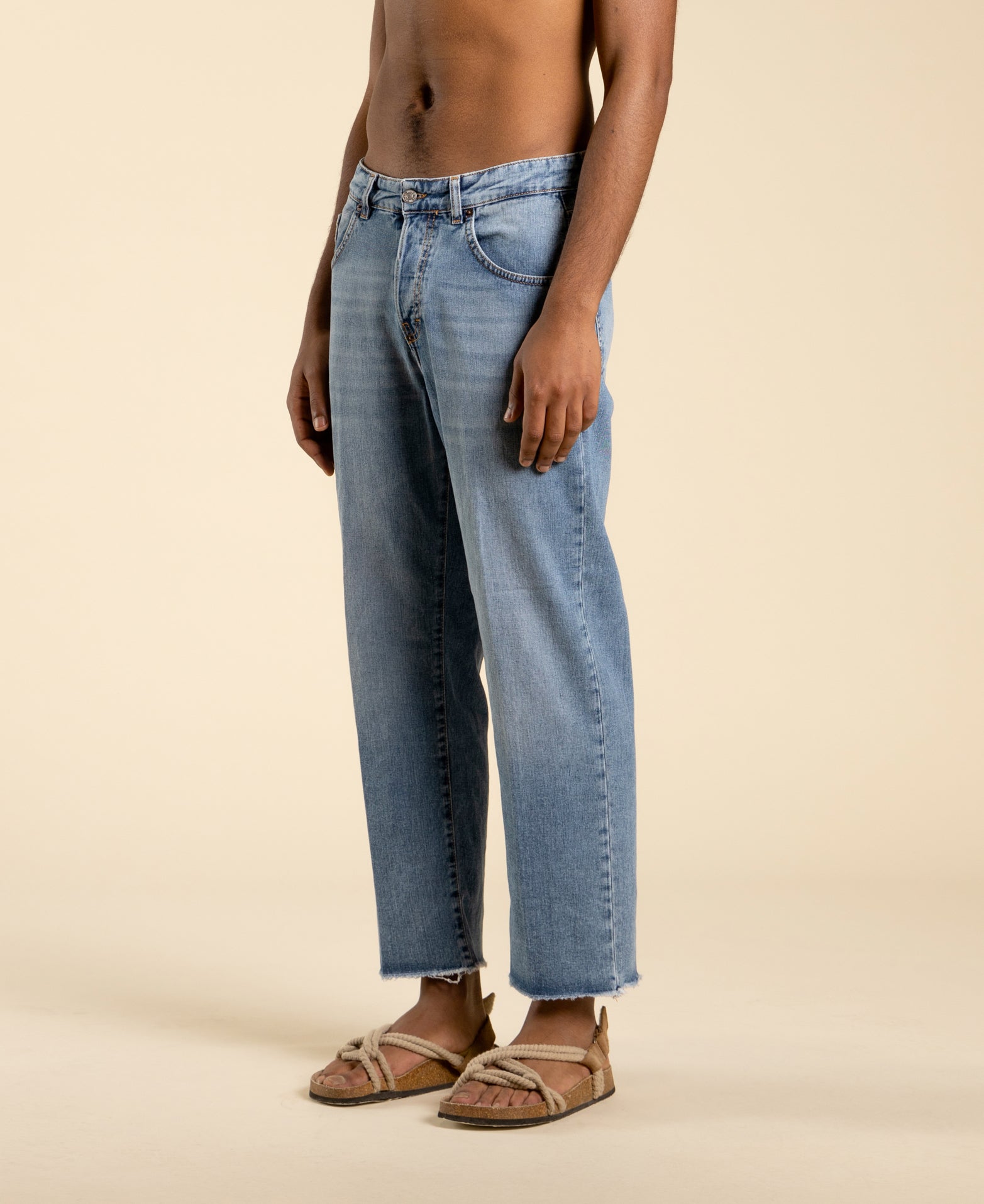 Jean court en denim à ourlet brut