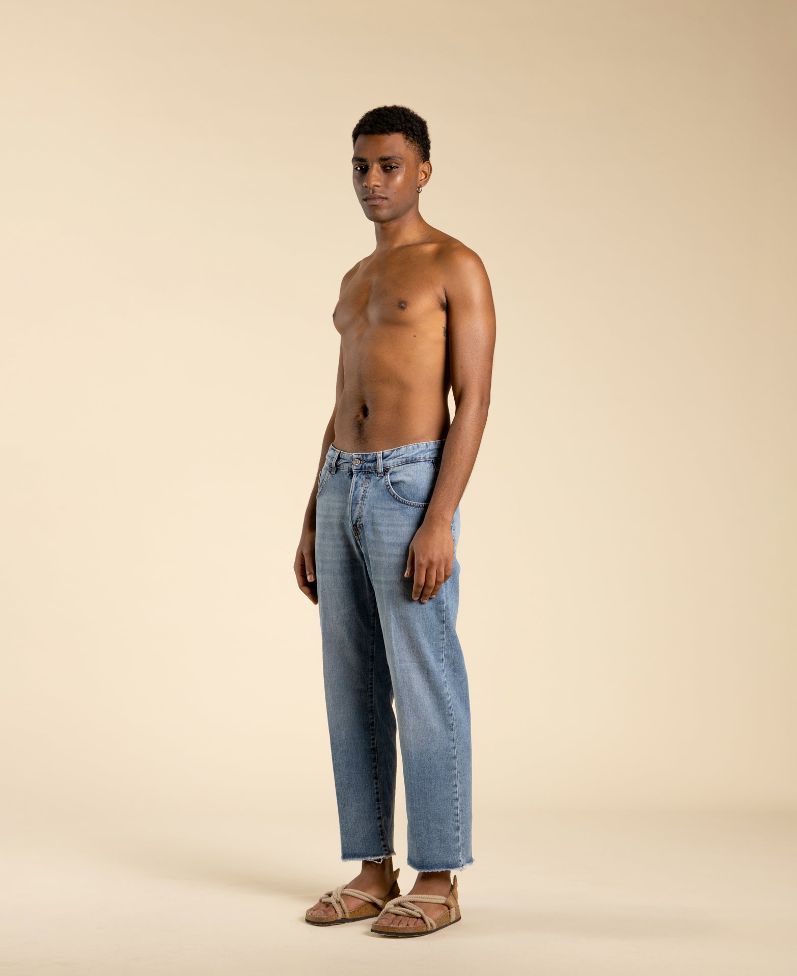 Jean court en denim à ourlet brut