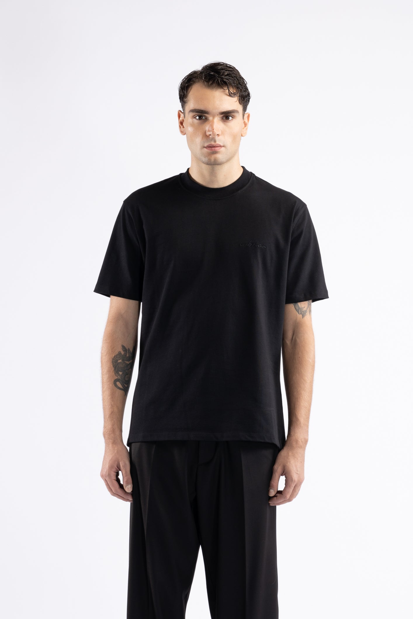 T-shirt in cotone regolare - Nero