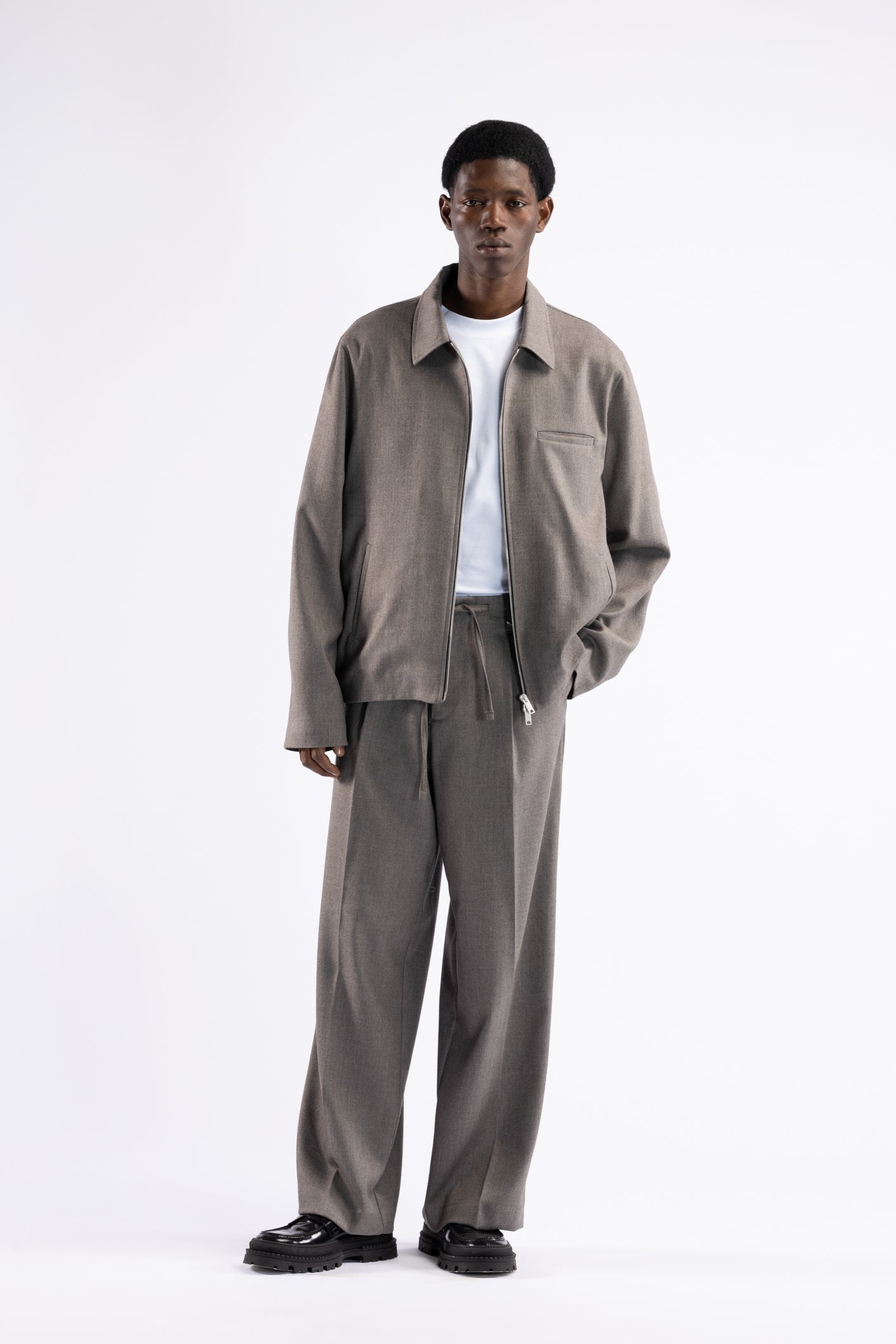 Pantalone fondo largo con coulisse in vita - Tortora