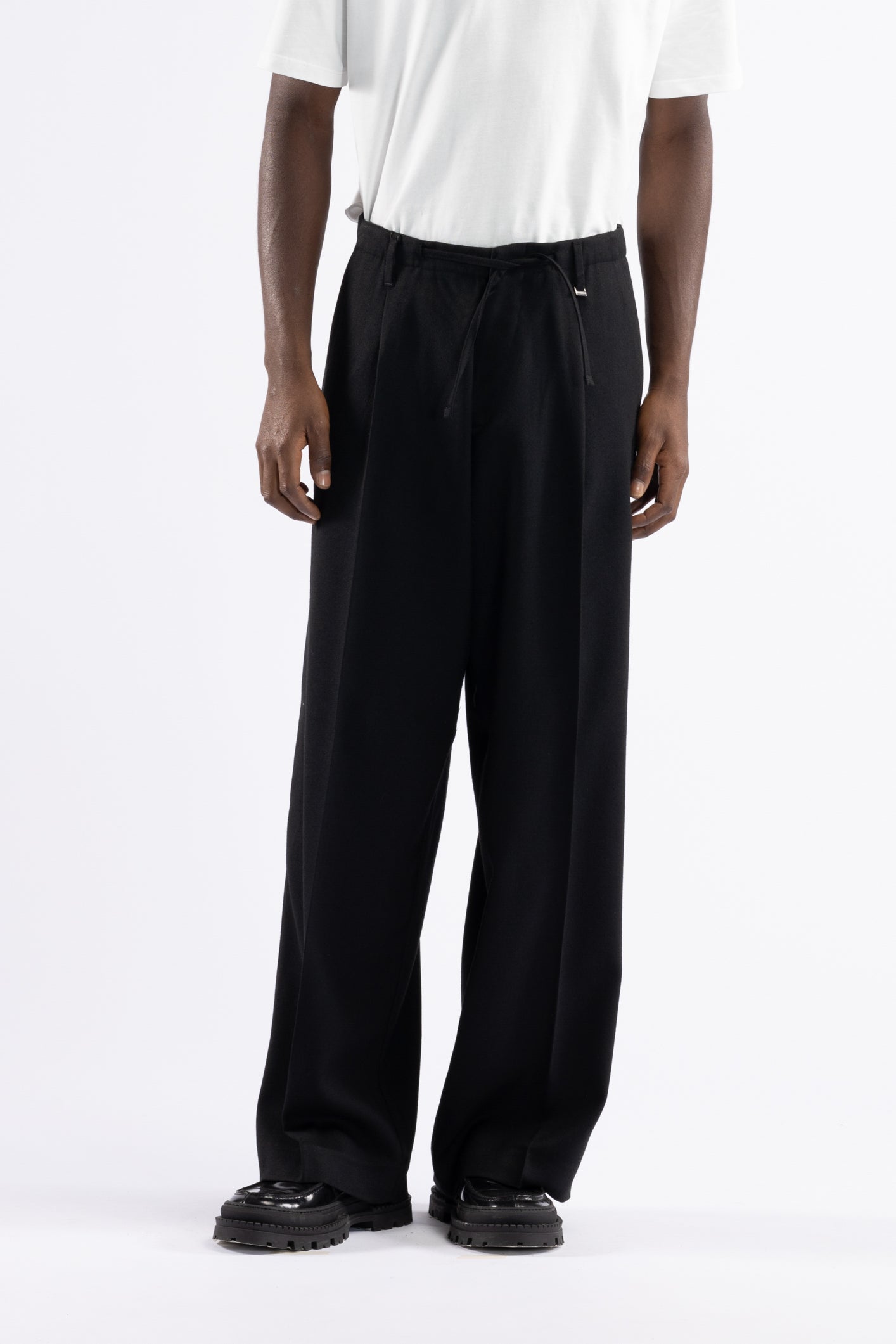 Pantalone fondo largo con coulisse in vita - Nero