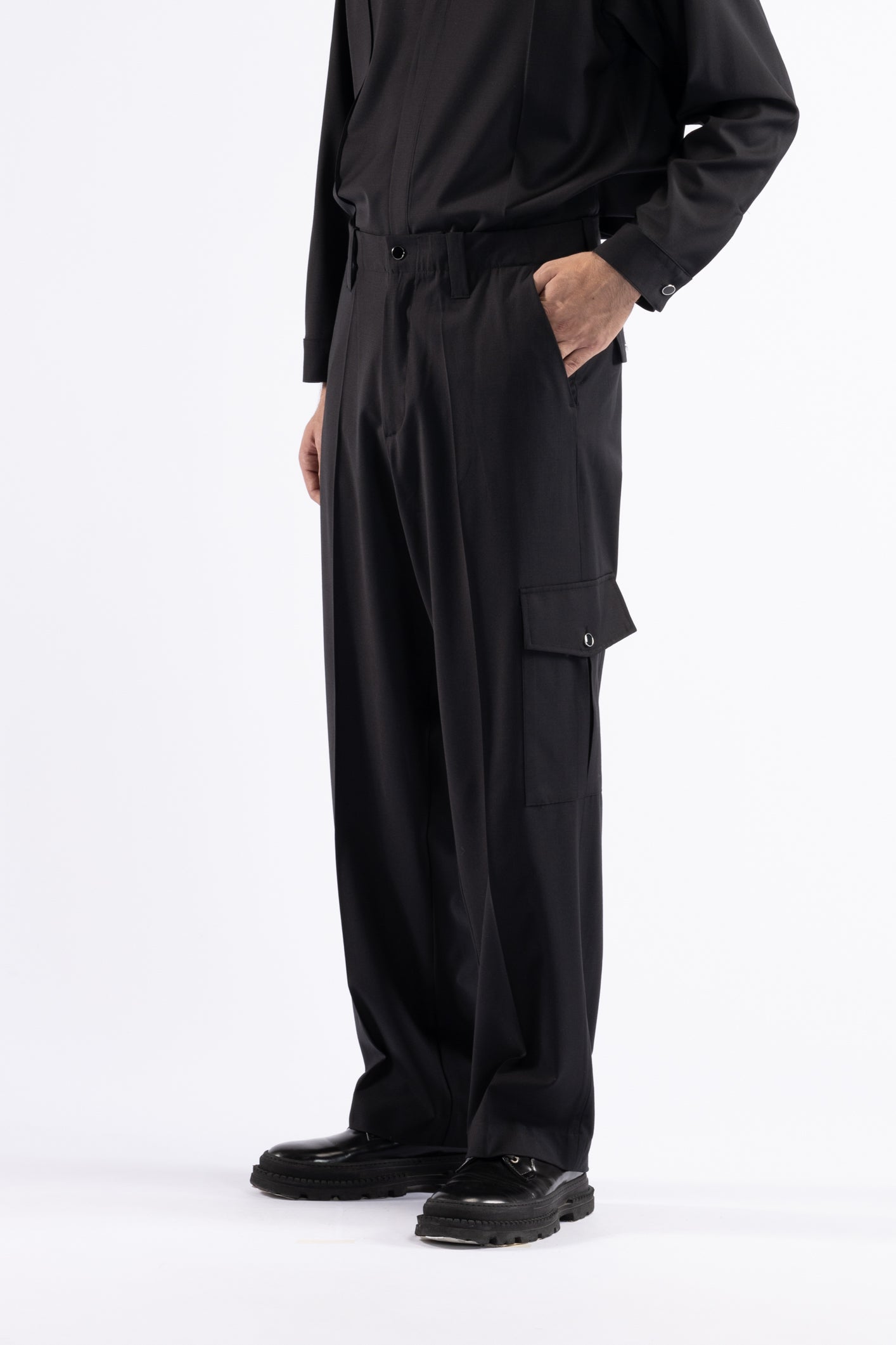Pantalone in lana con tascone - Nero