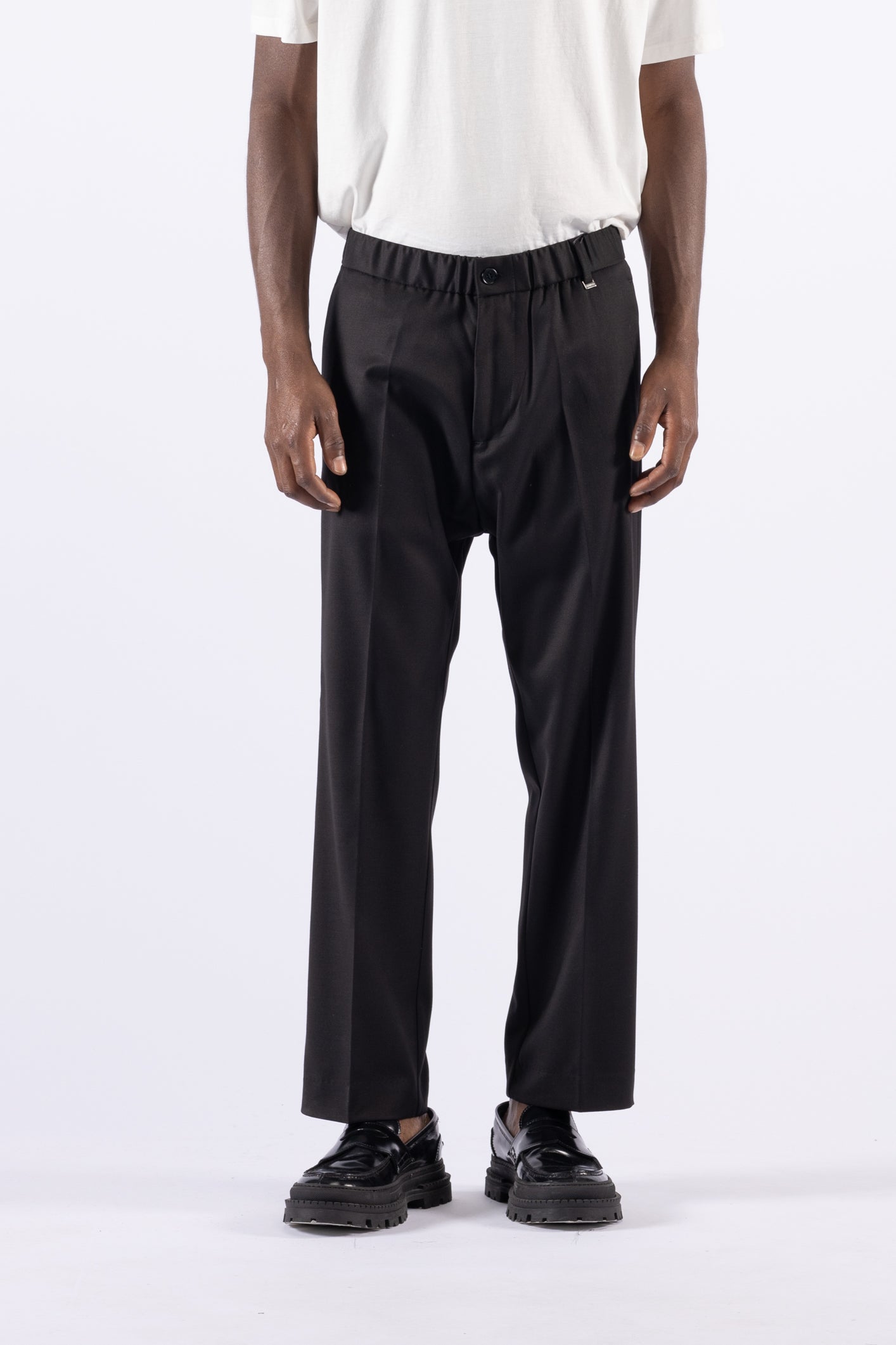 Pantalone con elastico gamba dritta - Nero