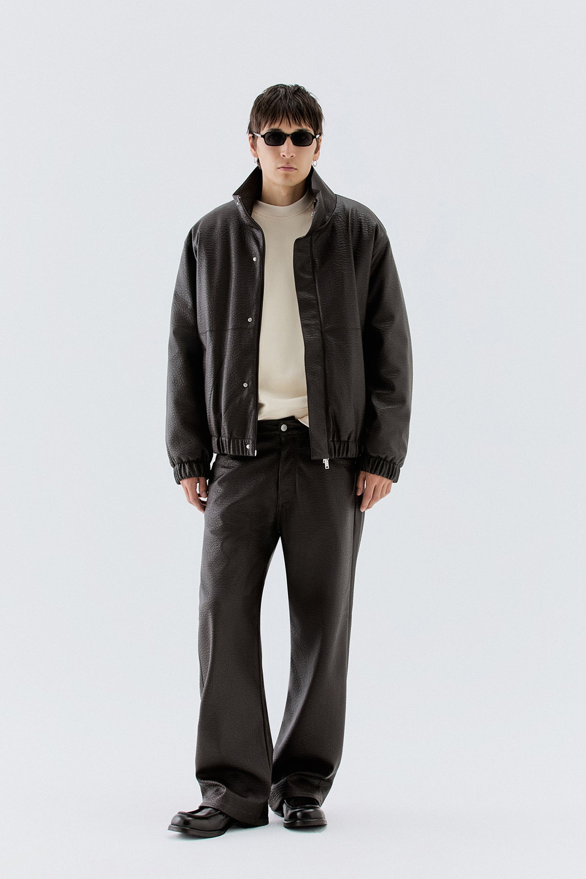 Pantaloni ampi effetto pelle