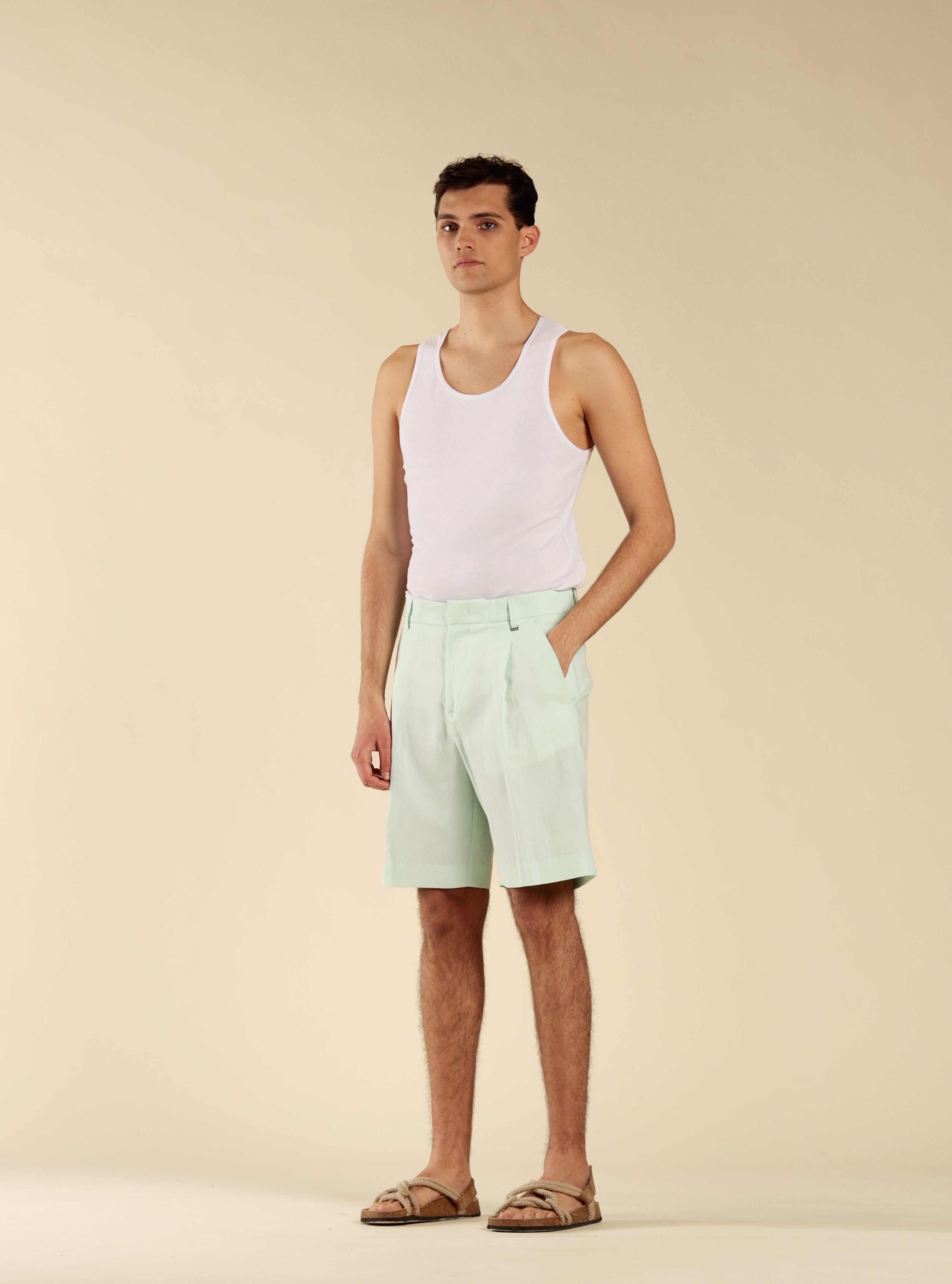 Bermuda in lino cotone con pinces - Verde