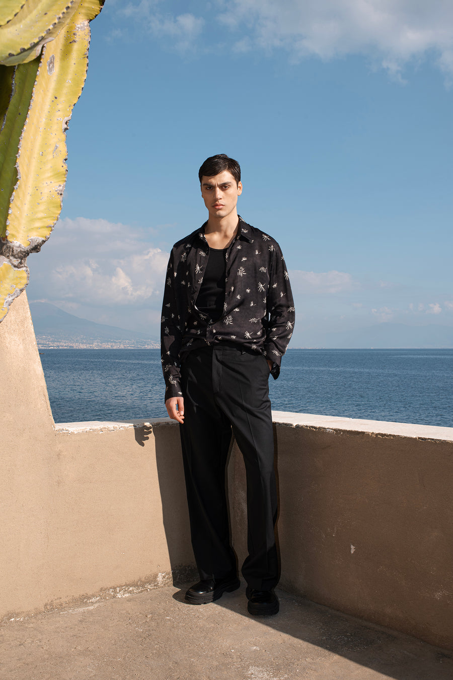 Camicia in viscosa con stampa palme